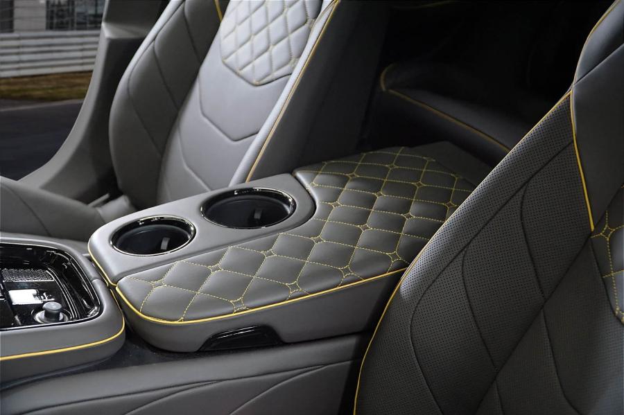 Детали интерьера Porsche Panamera by Mansory 2017 года  (фото 3 из 5)
